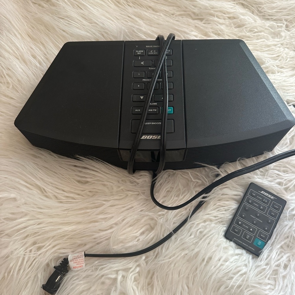 Bose AWR1-1W AM/FM Clock Wave Radio With Remote